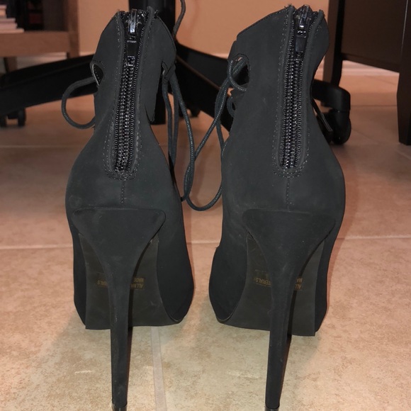 Heels - Picture 7 of 7